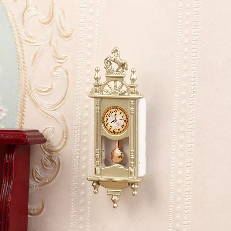 1 pièce - Accessoires de scène pour maison de poupée - Mini horloge romaine rétro - Décoration de salon - Horloge suspendue