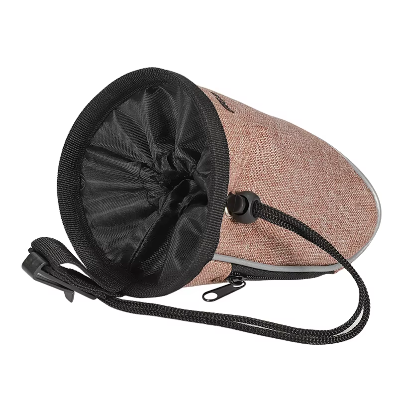 Sac de dressage pour chien avec distributeur intégré de sacs à déjections, idéal pour transporter facilement les croquettes et les friandises en extérieur
