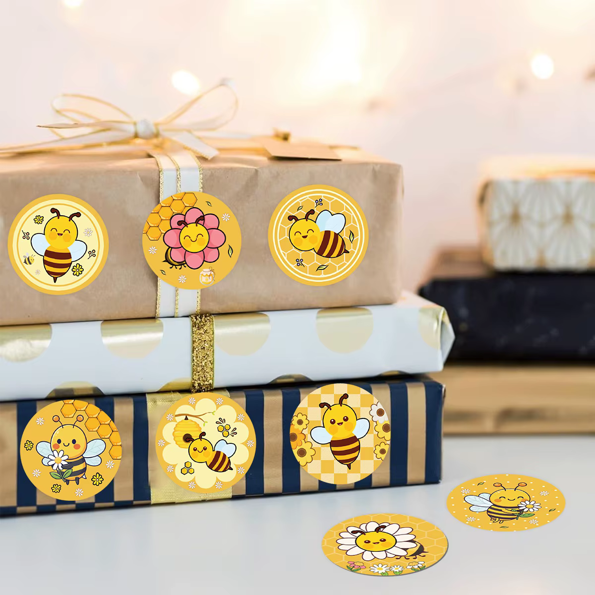500 autocollants en rouleau Abeilles Cartoon, étiquettes récompense abeilles, autocollants imperméables en papier auto-adhésifs pour jeux éducatifs et fêtes